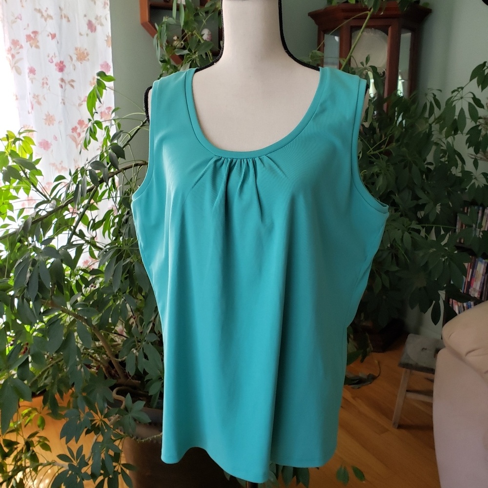 Nwot green Preswick & Moore top